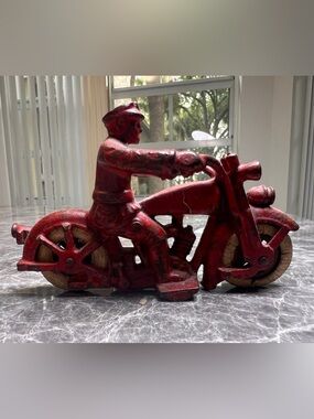 Vintage Hubley Cast Iron Harley
Davidson Motorcycle Red